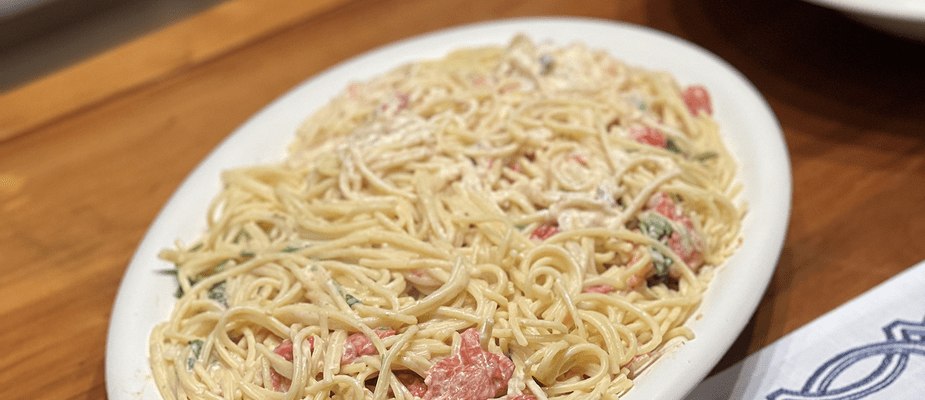 Macarrão Cremoso com Rúcula e Tomate Assado: Sabor e Praticidade em 20 Minutos